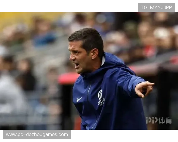 本菲卡主场2-0胜那不勒斯，穆里尼奥胜孔蒂